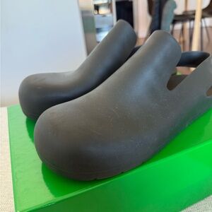 Bottega Veneta Black Men's “puddle” sandals